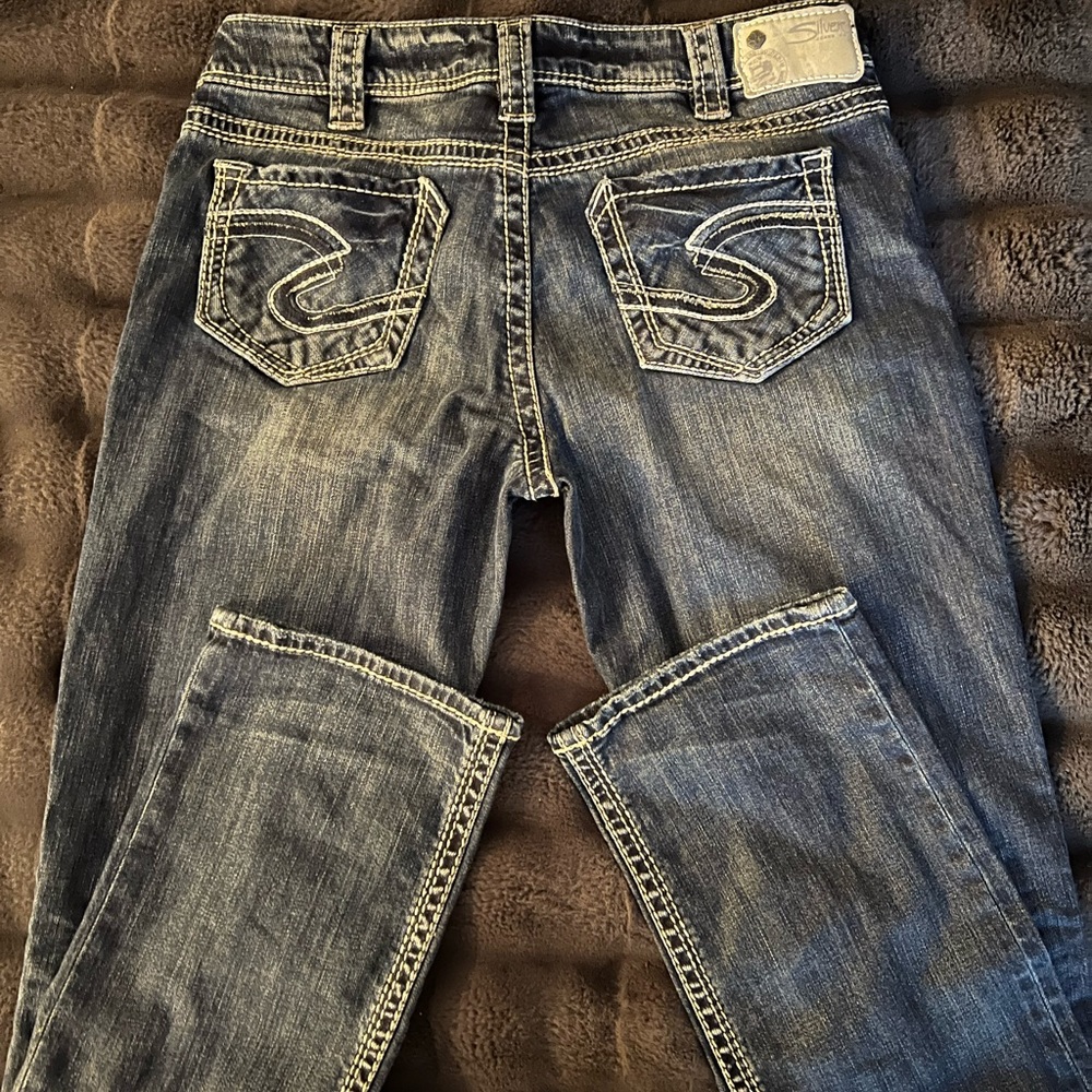 Wore once and put away. No flaws/stains From a smoke/pet free home.